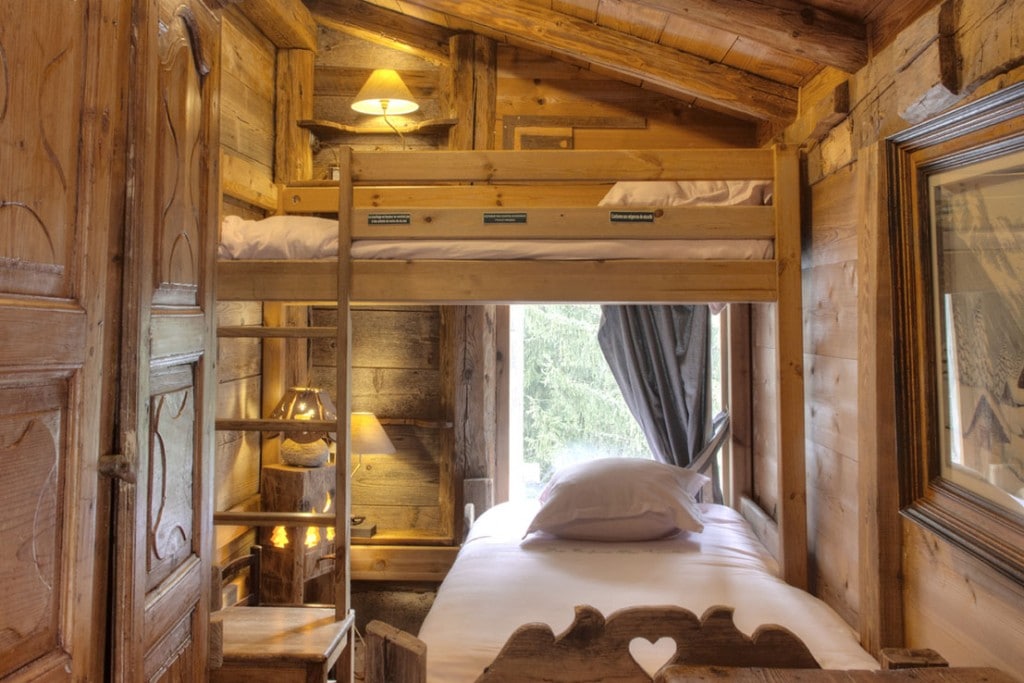 Chalet les trolles location chalet luxe spa privatif cheminée Suite avec jacuzzi romantique chamonix